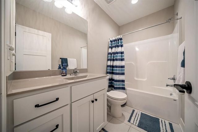 8616 Laramie Street, De Soto, KS 66018