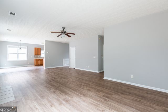 3290 Cooper Woods Drive, Loganville, GA 30052