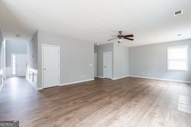 3290 Cooper Woods Drive, Loganville, GA 30052