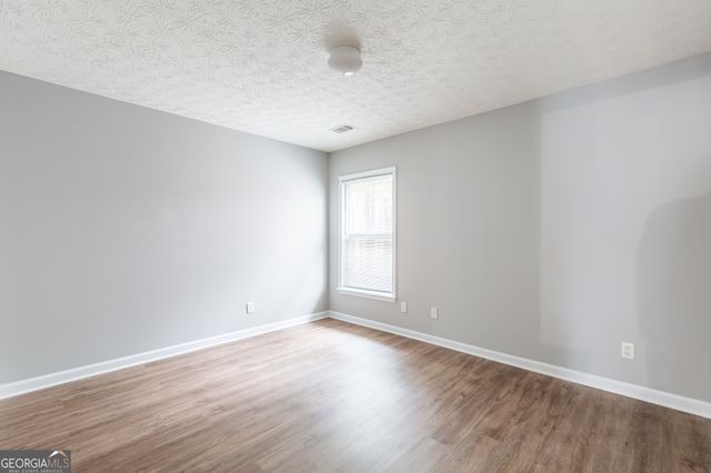 3290 Cooper Woods Drive, Loganville, GA 30052