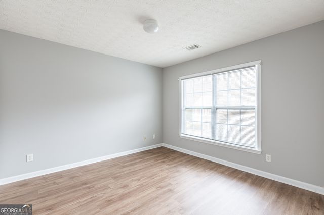 3290 Cooper Woods Drive, Loganville, GA 30052