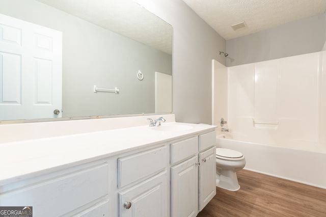 3290 Cooper Woods Drive, Loganville, GA 30052