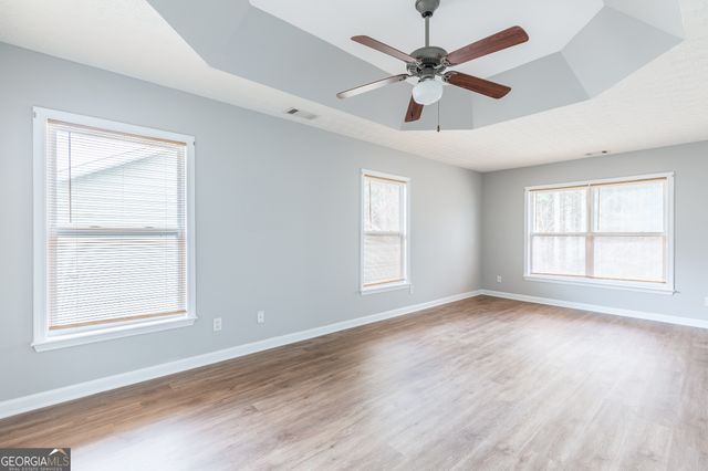 3290 Cooper Woods Drive, Loganville, GA 30052