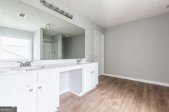 3290 Cooper Woods Drive, Loganville, GA 30052