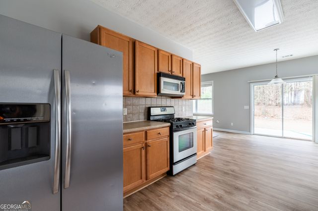 3290 Cooper Woods Drive, Loganville, GA 30052