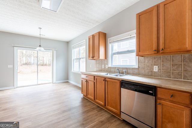 3290 Cooper Woods Drive, Loganville, GA 30052