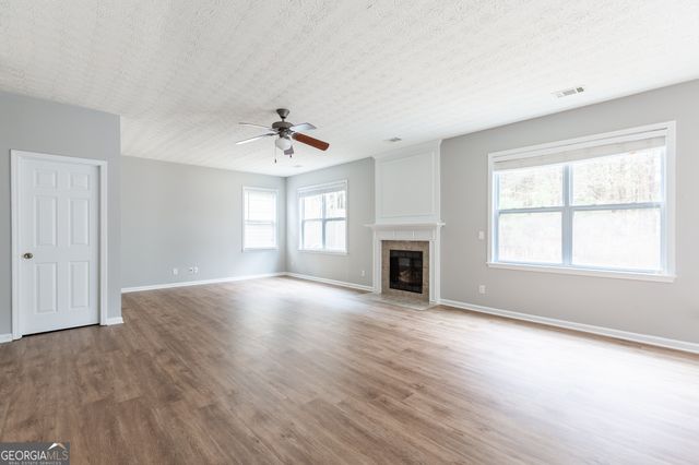 3290 Cooper Woods Drive, Loganville, GA 30052