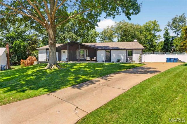 320 Quails Hill Court, Ellisville, MO 63011