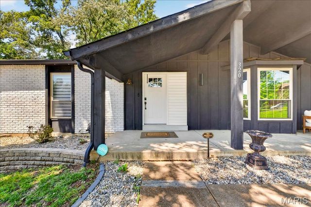 320 Quails Hill Court, Ellisville, MO 63011