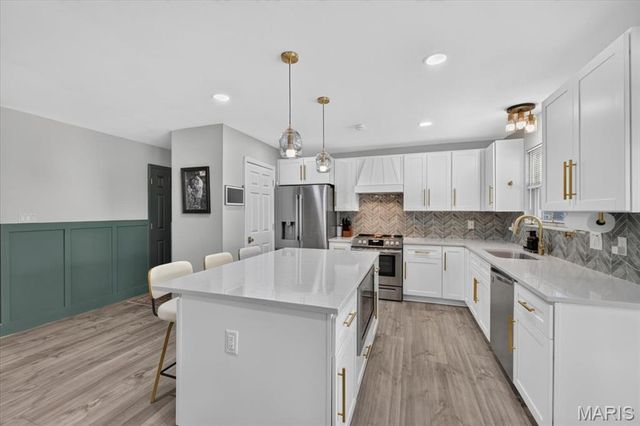 320 Quails Hill Court, Ellisville, MO 63011