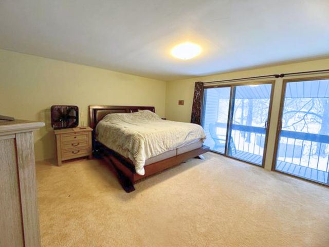 527 Oakbrook Circle, Flushing, MI 48433