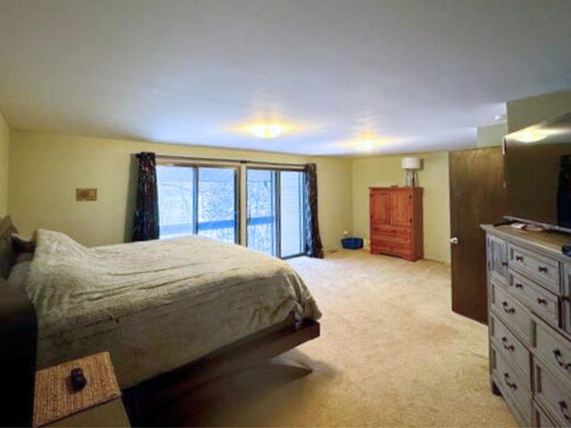 527 Oakbrook Circle, Flushing, MI 48433