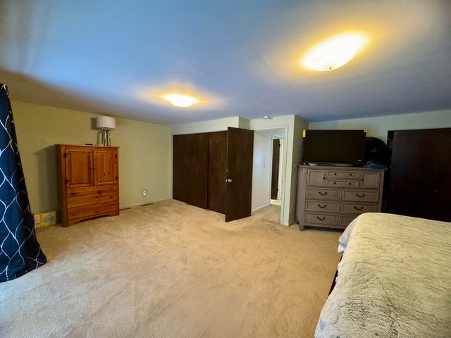 527 Oakbrook Circle, Flushing, MI 48433