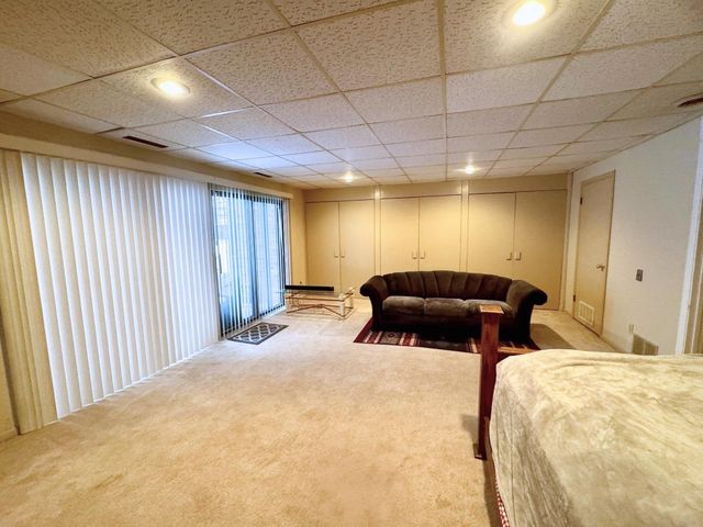 527 Oakbrook Circle, Flushing, MI 48433