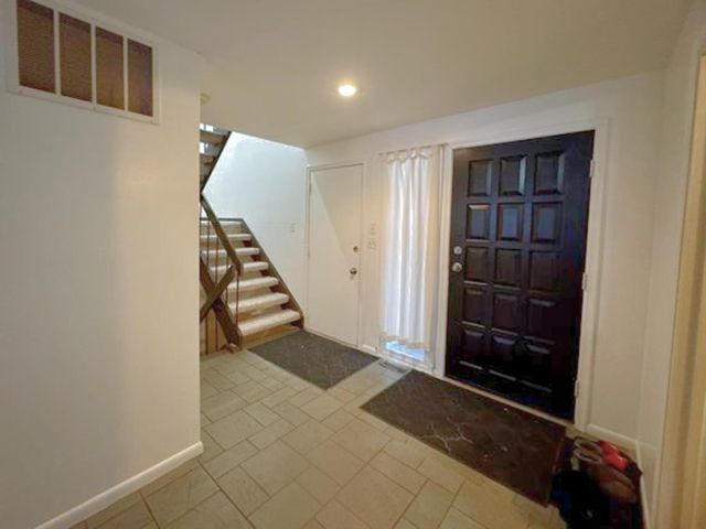 527 Oakbrook Circle, Flushing, MI 48433