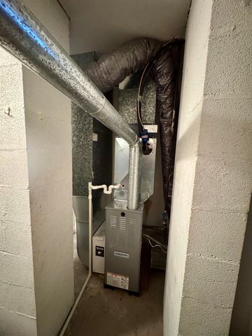 527 Oakbrook Circle, Flushing, MI 48433