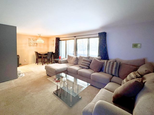 527 Oakbrook Circle, Flushing, MI 48433