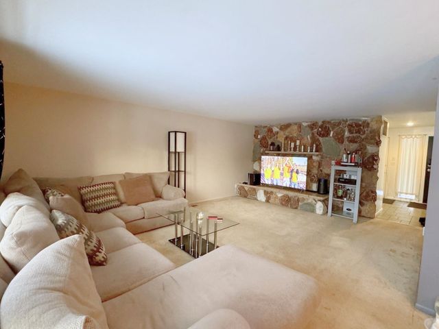 527 Oakbrook Circle, Flushing, MI 48433