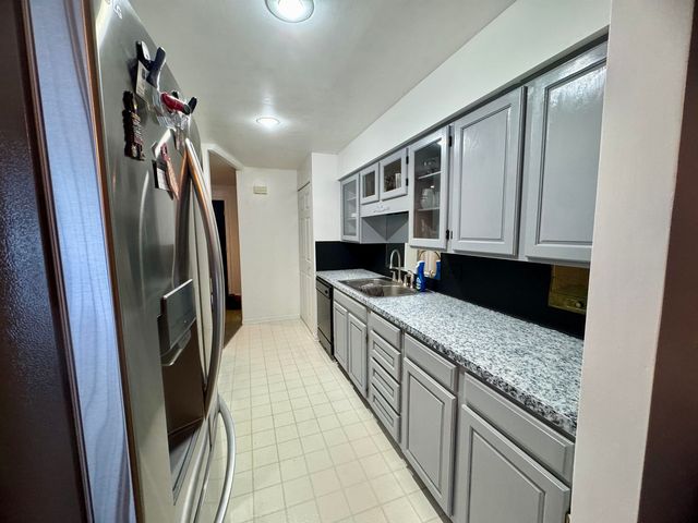 527 Oakbrook Circle, Flushing, MI 48433