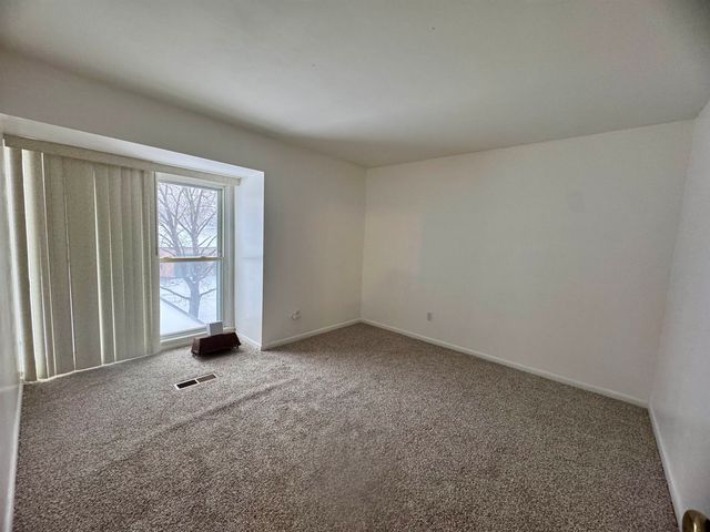 527 Oakbrook Circle, Flushing, MI 48433