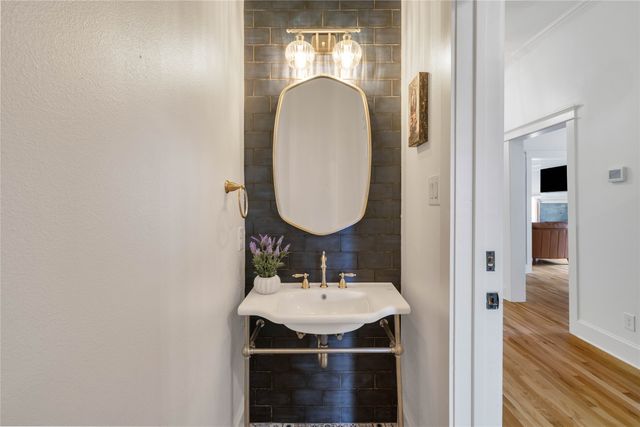 5727 Victor Street, Dallas, TX 75214