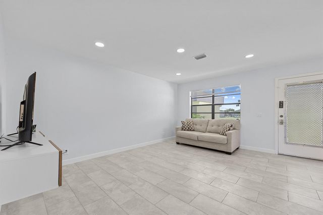 234 Capri E, Delray Beach, FL 33484