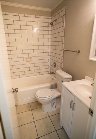 2720 Hanger Avenue, Fort Worth, TX 76105
