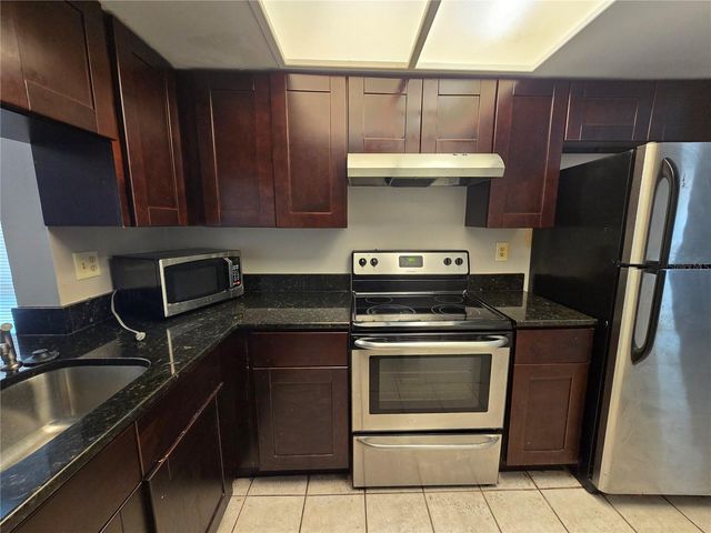 7838 NIAGARA AVENUE 305, Tampa, FL 33617