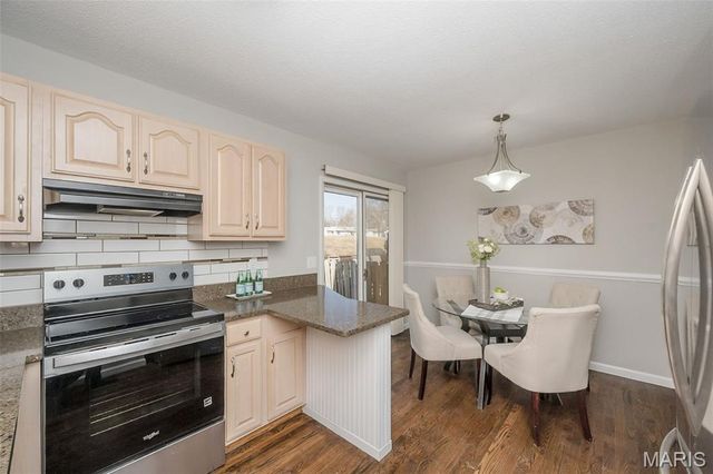 2325 Charlemagne Drive, Maryland Heights, MO 63043