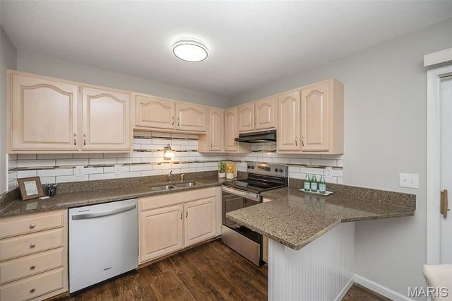 2325 Charlemagne Drive, Maryland Heights, MO 63043