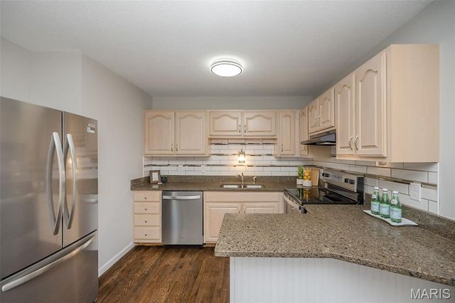 2325 Charlemagne Drive, Maryland Heights, MO 63043