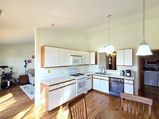 745 W Streamwood Boulevard B, Streamwood, IL 60107