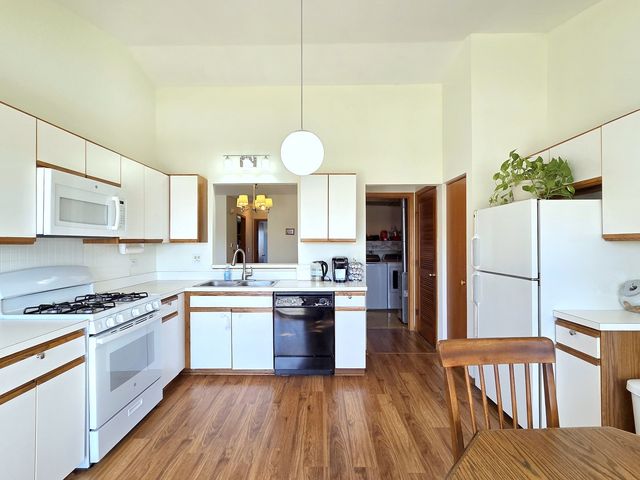 745 W Streamwood Boulevard B, Streamwood, IL 60107