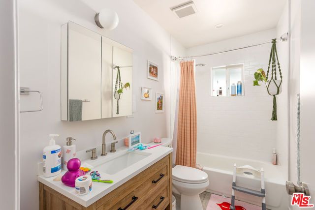 11322 Bessemer Street, North Hollywood (los Angeles), CA 91606