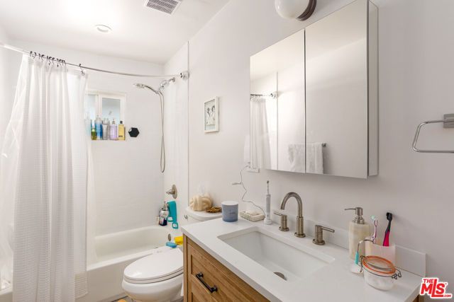 11322 Bessemer Street, North Hollywood (los Angeles), CA 91606