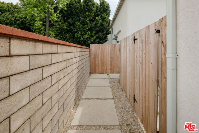 11322 Bessemer Street, North Hollywood (los Angeles), CA 91606