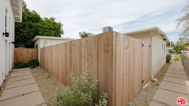 11322 Bessemer Street, North Hollywood (los Angeles), CA 91606