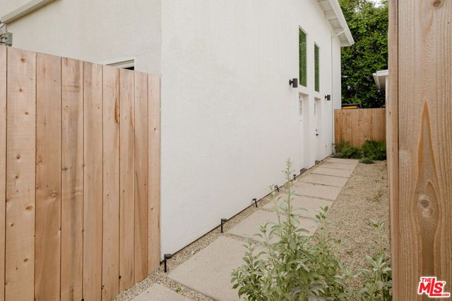 11322 Bessemer Street, North Hollywood (los Angeles), CA 91606