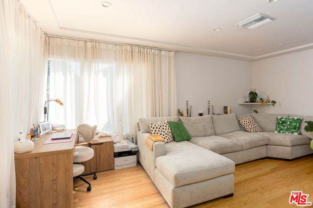 11322 Bessemer Street, North Hollywood (los Angeles), CA 91606