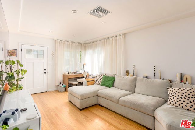 11322 Bessemer Street, North Hollywood (los Angeles), CA 91606