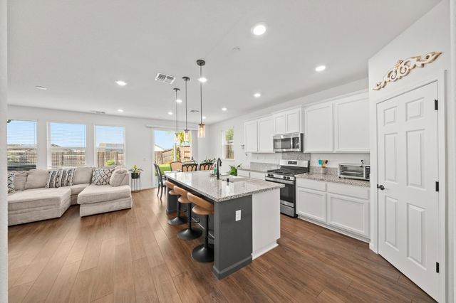 2746 Coronado Ln, Lincoln, CA 95648