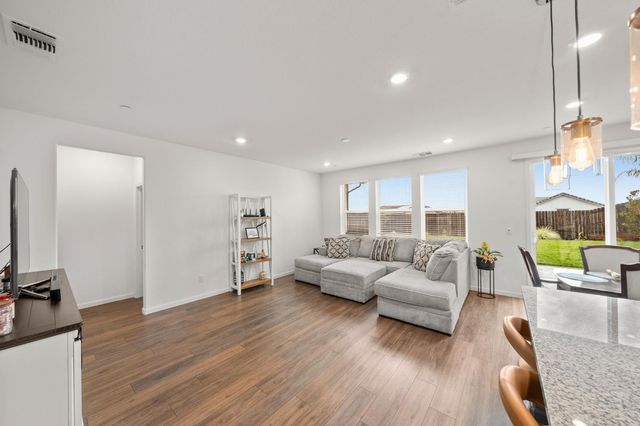 2746 Coronado Ln, Lincoln, CA 95648