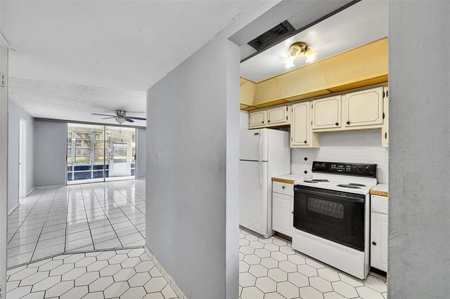 2901 Sunrise Lakes Drive 101, Sunrise, FL 33322