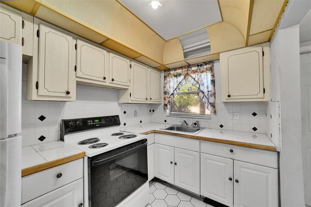 2901 Sunrise Lakes Drive 101, Sunrise, FL 33322