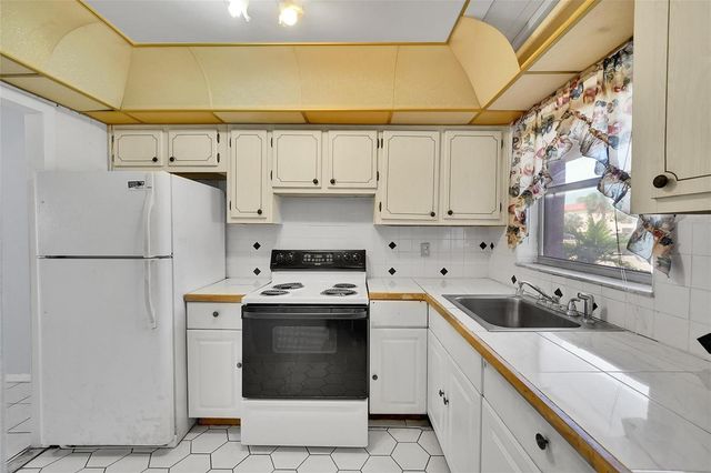 2901 Sunrise Lakes Drive 101, Sunrise, FL 33322