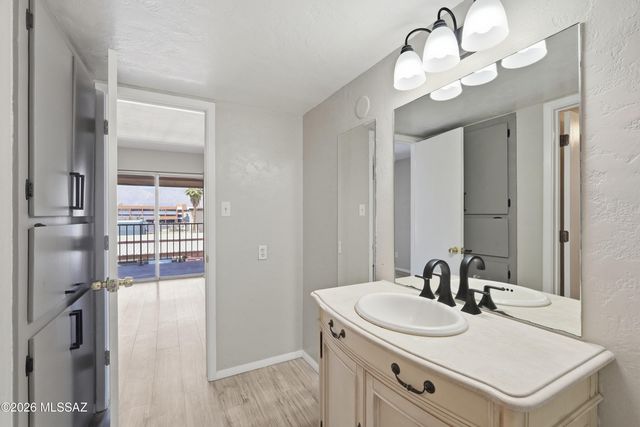 1600 N Wilmot Rd Unit 202, Tucson, AZ 85712