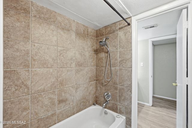 1600 N Wilmot Rd Unit 202, Tucson, AZ 85712