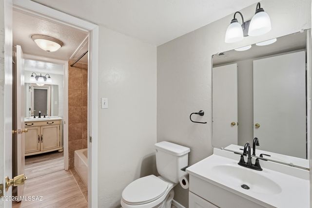 1600 N Wilmot Rd Unit 202, Tucson, AZ 85712