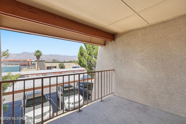 1600 N Wilmot Rd Unit 202, Tucson, AZ 85712