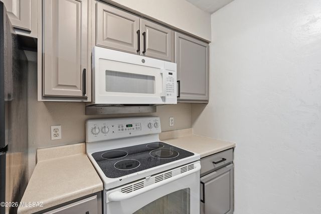 1600 N Wilmot Rd Unit 202, Tucson, AZ 85712